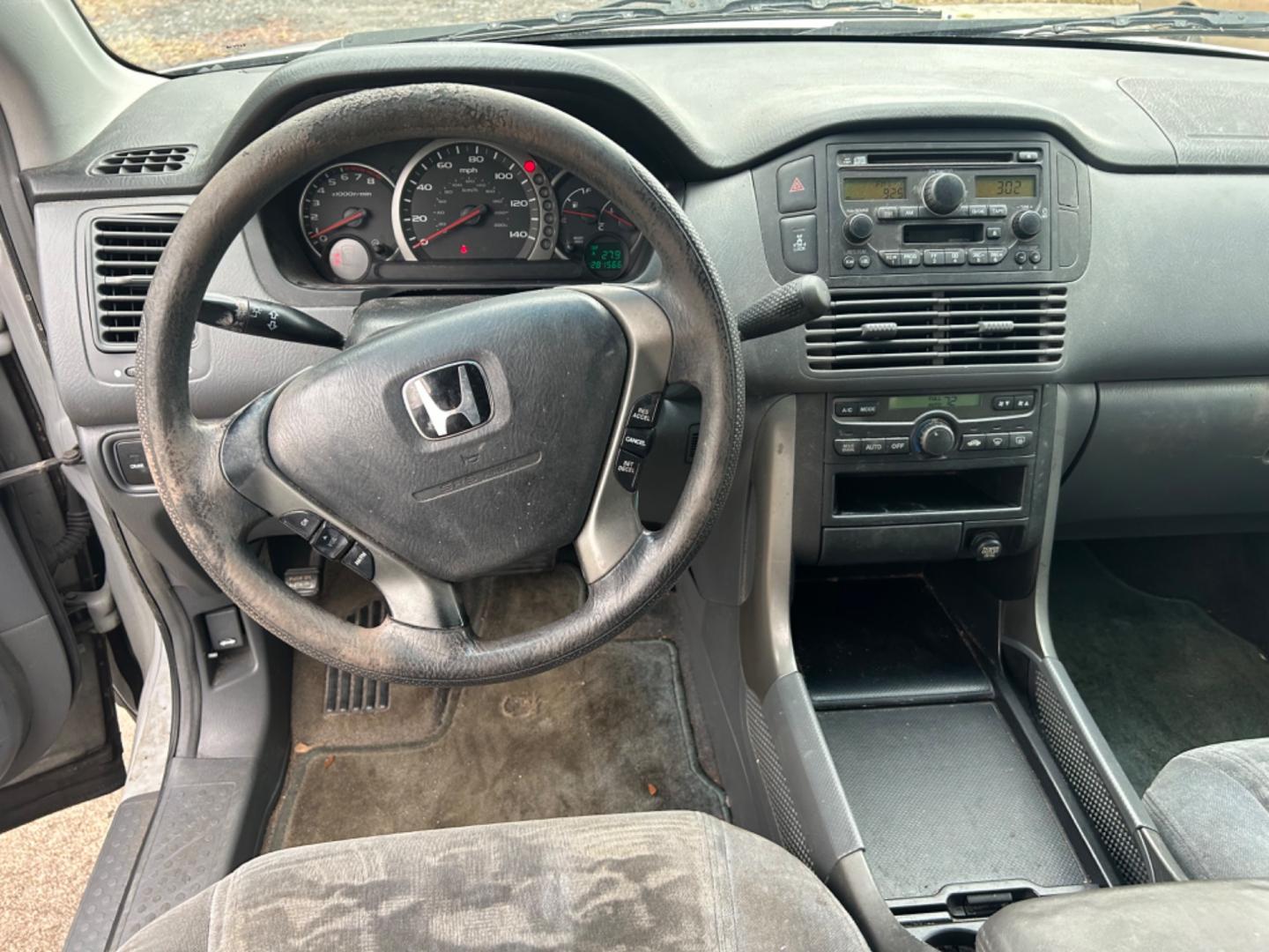 2003 Honda Pilot (2HKYF184X3H) , located at 1758 Cassat Ave., Jacksonville, FL, 32210, (904) 384-2799, 30.286720, -81.730652 - $3000.00 CASH 2003 HONDA PILOT 281,537 MILES 3RD ROW SEATING 4-DOOR AUTOMATIC TRANSMISSION ICE COLD AIR CONDITIONING RUNS GREAT HONDA QUALITY GREAT PRICE!! CALL US TODAY @ 904-384-2799 THIS ONE WON'T LAST!!! - Photo#8